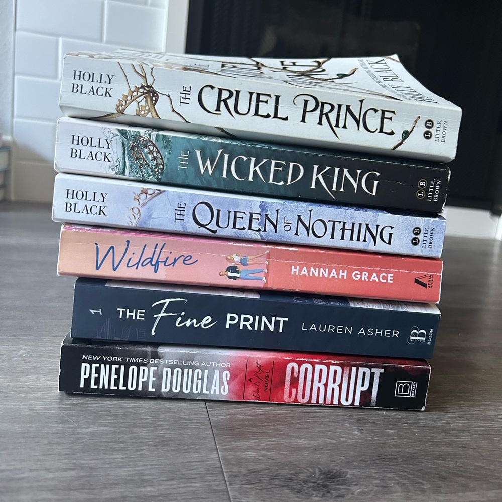 Hannah Grace, Penelope Douglas, Holly Black & More Fantasy and Romance Book Set - Picture 3 of 3